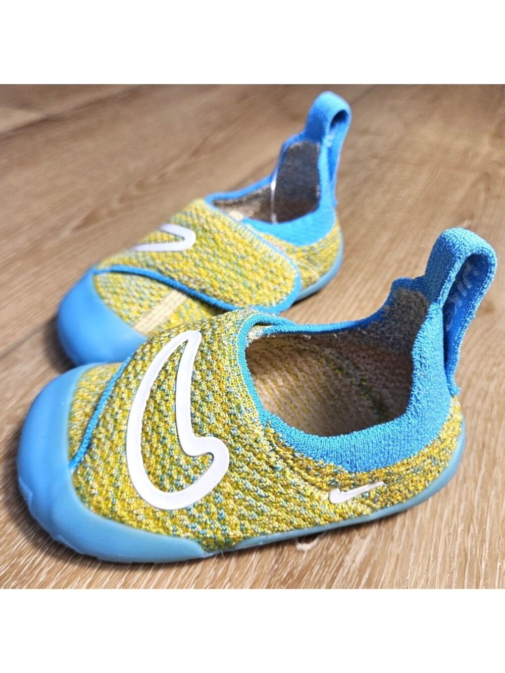 Nike Swoosh 1 TD Infant Flyknit Shoes Team Gold Sail Blue Sz 6C FB3244-700 NWOB